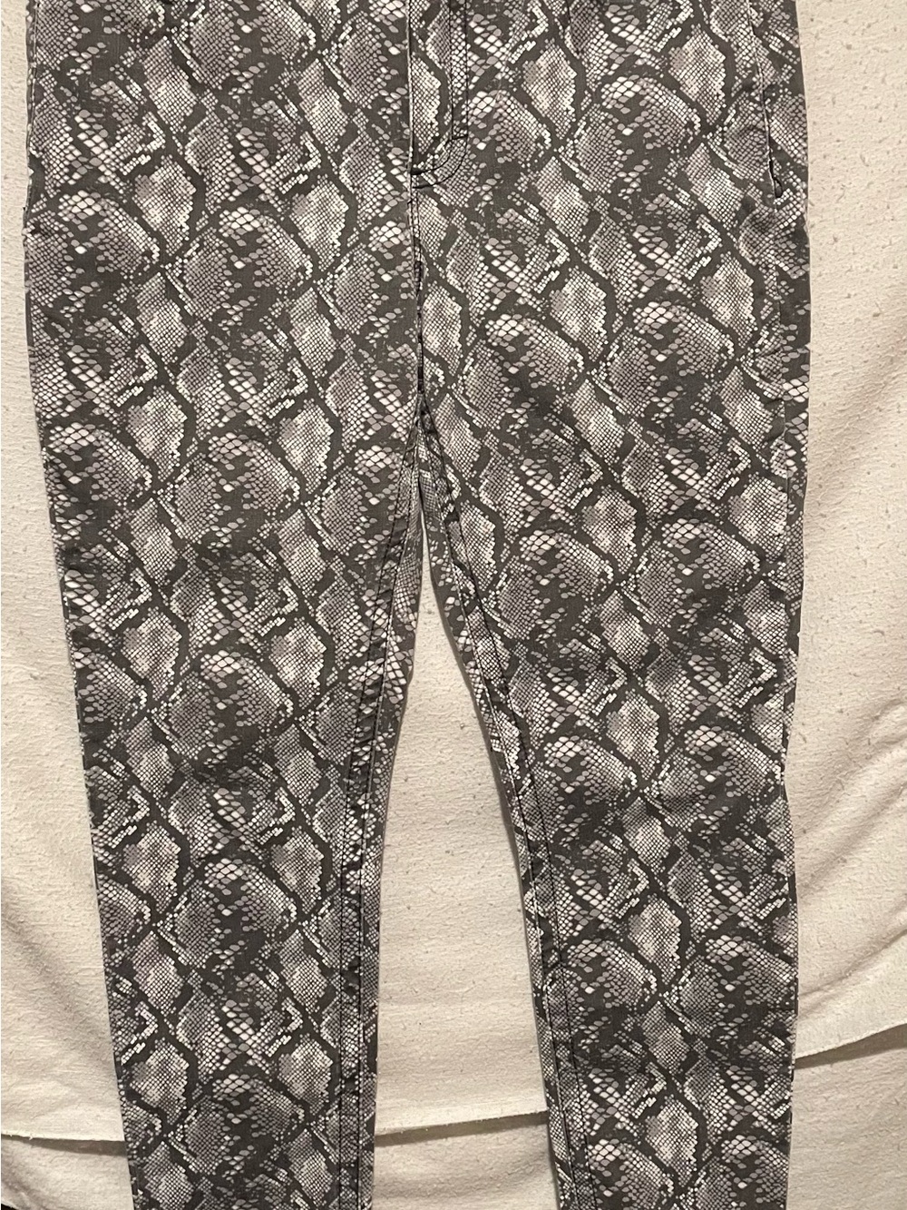 Seven7 Women’s Snake-Print Skinny Jeans - Black & Gray